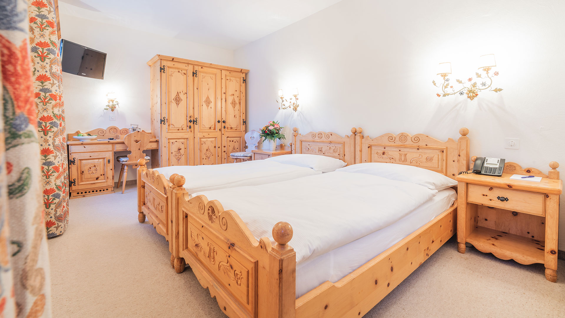 Zimmer Classic - für alle, die draussen viel erleben, sich abends auf ein kuscheliges Bett und die Ruhe der Berge freuen.